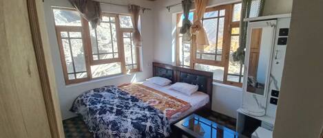 Basic Single Room, Mountain View | Free WiFi