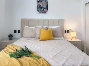 2 habitaciones, tabla de planchar con plancha, cuna de viaje y wifi 