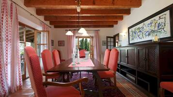 6 bedrooms