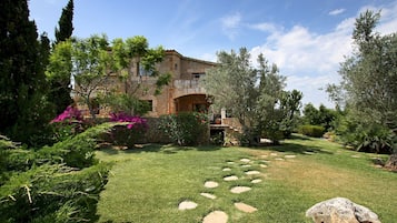 6 bedrooms