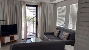 Smart TV - **Luxury Ocean-View Retreat in the Heart of Mooloolaba** (Sunshine Coast)