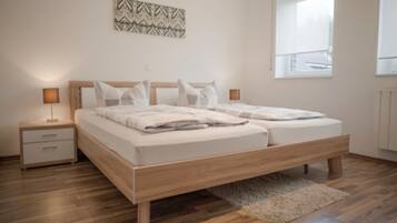 3 bedrooms, iron/ironing board, WiFi, bed sheets