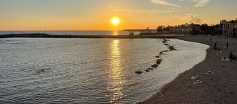 2-bedroom garden house in Civitavecchia with AC, WiFi. Close to everything !!