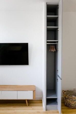Deluxe Apartment, City View | Interior - Louis & Louise Apartments & Rooms  (Bremen)