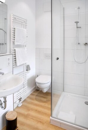 Appartement Deluxe, vue sur la ville | Salle de bain | Douche