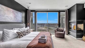 4 bedrooms, desk, iron/ironing board, WiFi