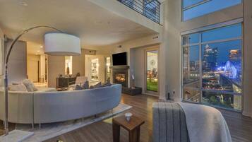 Télévision, cheminée, chaîne hi-fi, espaces bureaux