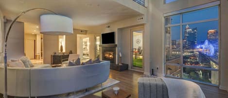 Fernseher, Kamin, Stereoanlage, Arbeitsbereiche