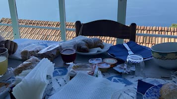 Tägliches inbegriffenes Frühstück zur Selbstbedienung