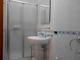 标准双人房 | 笔记本电脑工作区、免费 WiFi