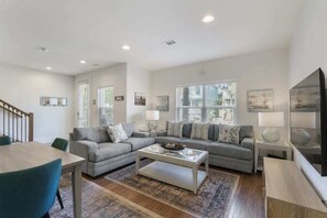 Smart TV - Beach Nest- 4 Bikes- Dog Friendly- Sleeps 10 (Santa Rosa Beach)