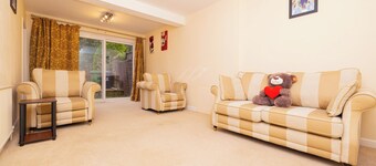 3 Bed - Sleeps 4 - Free Parking - Private Garden
