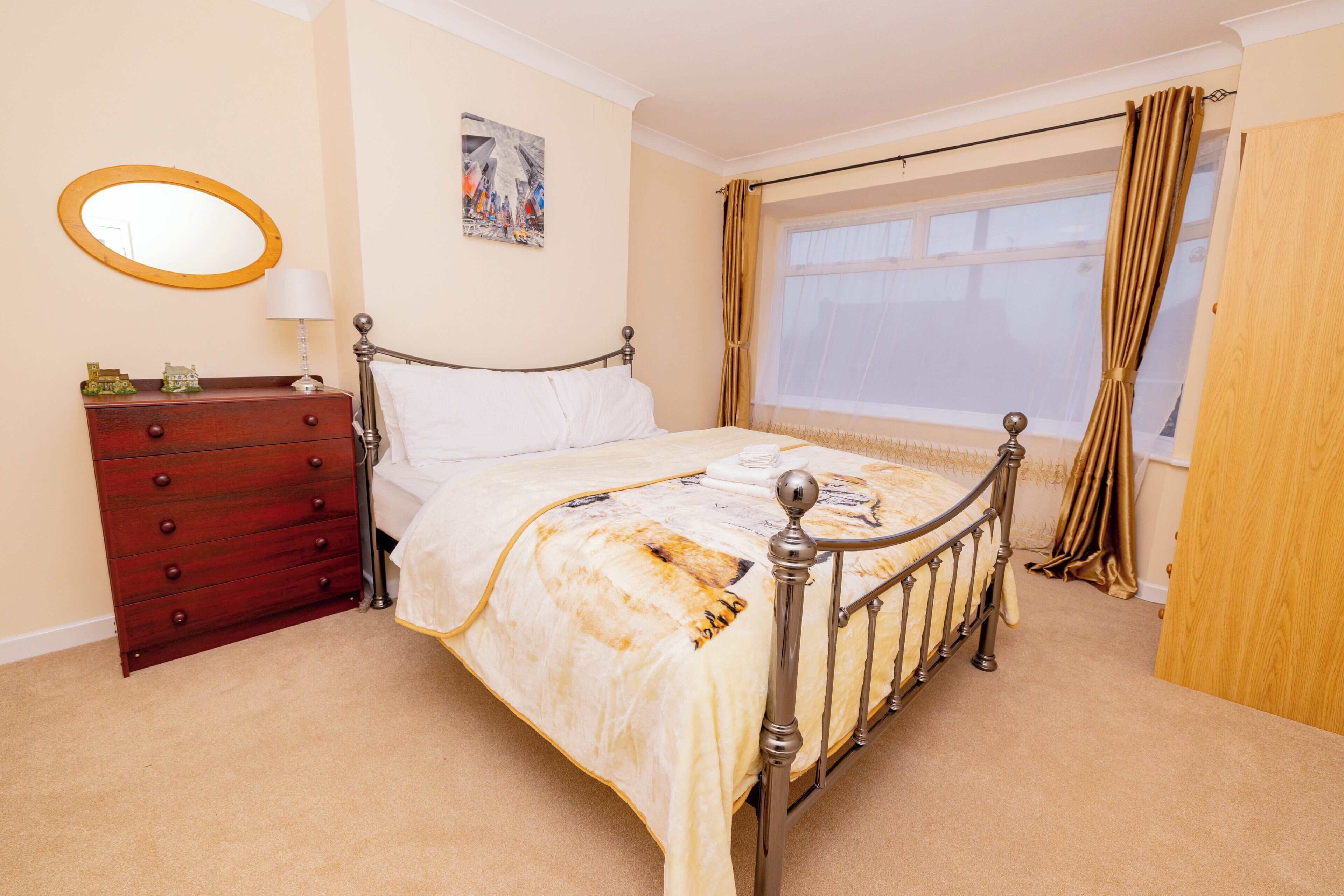 House | 3 bedrooms, iron/ironing board, free WiFi, bed sheets
