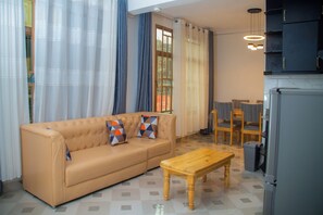 Appartement Confort, balcon, vue ville | Coin séjour