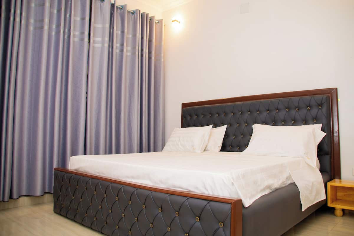 2 bedrooms, in-room safe, individually decorated, individually furnished