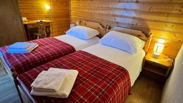 Kahden hengen standard-huone (kaksi sänkyä), vuoristonäköala | Ilmainen Wi-Fi