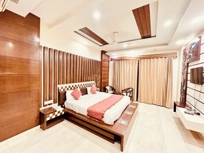 Premium Room | Premium bedding, in-room safe, desk, laptop workspace - South Inn – Green Park South Delhi (New Delhi)
