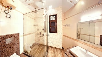 Phòng Premium | Phòng tắm | Buồng tắm vòi sen, đồ dùng nhà tắm miễn phí, máy sấy tóc