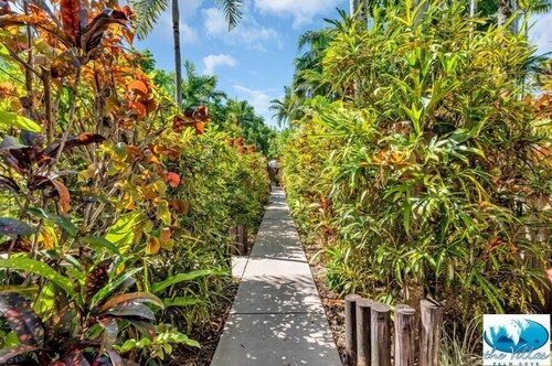 The Villas Palm Cove, Three-Bedroom Balinese Villa with Private Pool