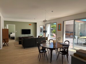 Interior - Beach, marsh, forest, Vendée house, 3 bedrooms-3 bathrooms- terraces, jacuzzi (Les Sables-d'Olonne)