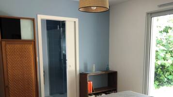 3 slaapkamers, een bureau, een strijkplank/strijkijzer, gratis wifi