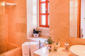 Suite Studio Junior | Chambres insonorisées, Wi-Fi gratuit, draps fournis