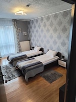 Comfort Twin Room, 2 Twin Beds, Non Smoking, Courtyard View | Desk, laptop workspace, blackout drapes, soundproofing