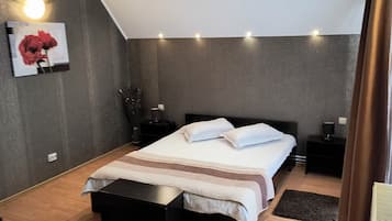 Deluxe Double Room, 1 King Bed, Non Smoking, City View | Desk, laptop workspace, blackout curtains, soundproofing