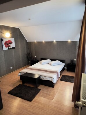 Deluxe Double Room, 1 King Bed, Non Smoking, City View