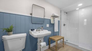 Dusche, Haartrockner, HandtĂŒcher