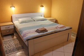 5 bedrooms, iron/ironing board, WiFi