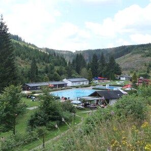 Pool - Modern apartment (C) with a beautiful view - enjoy nature and the Christmas town! (Lauscha)