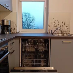 Fridge, microwave, oven, stovetop - Modern apartment (C) with a beautiful view - enjoy nature and the Christmas town! (Lauscha)