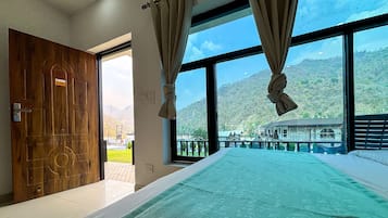 Family Room | 1 bedroom, desk, free WiFi