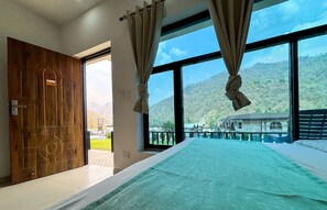 Family Room | Desk, free WiFi - Euphoric Tiger Resort (Mohan Chatti)