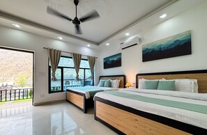 Habitació familiar | 1 dormitori, escriptori i wifi gratuïta 