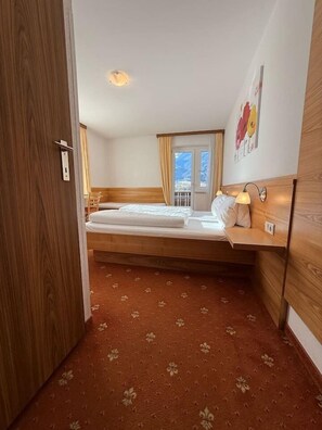1 bedroom, travel cot, WiFi