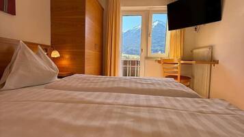 1 bedroom, travel cot, WiFi