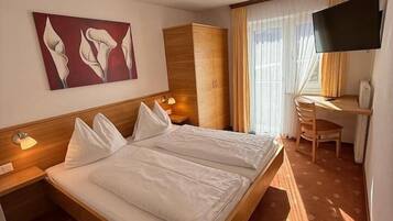 1 bedroom, travel crib, WiFi