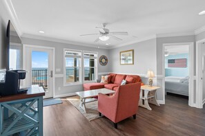 Smart TV, books - Arches: Oceanfront retreat in Oak Island, 4BR, 3BA, sleeps 12, ideal for families. (Oak Island)