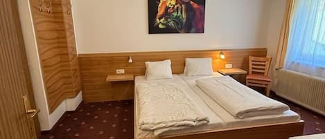 1 bedroom, travel crib, WiFi