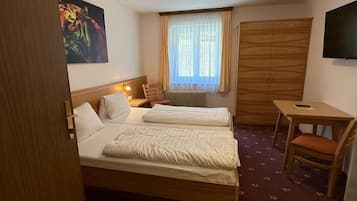 1 bedroom, travel crib, WiFi