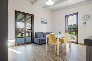 Comfort House, Patio, Garden View | Living area - Il Patio sul Mare (Marsala)