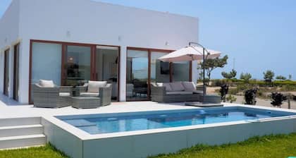Beachfront Elegance: Private Pool & Steps to Shore