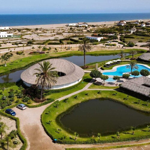 HOP Anakena: Comfort & Style Just Steps from the Sea