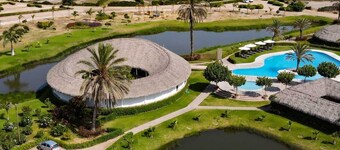 HOP Anakena: Relajo y estilo a pasos del mar