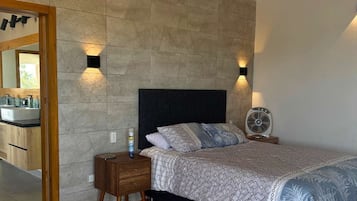 5 bedrooms, travel crib, WiFi, bed sheets