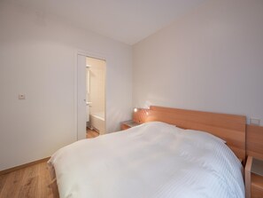 2 bedrooms