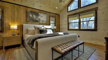 3 bedrooms, desk, iron/ironing board, travel crib