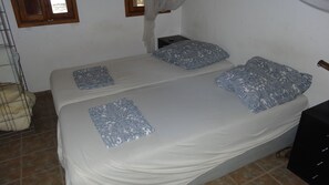 1 bedroom, bed sheets